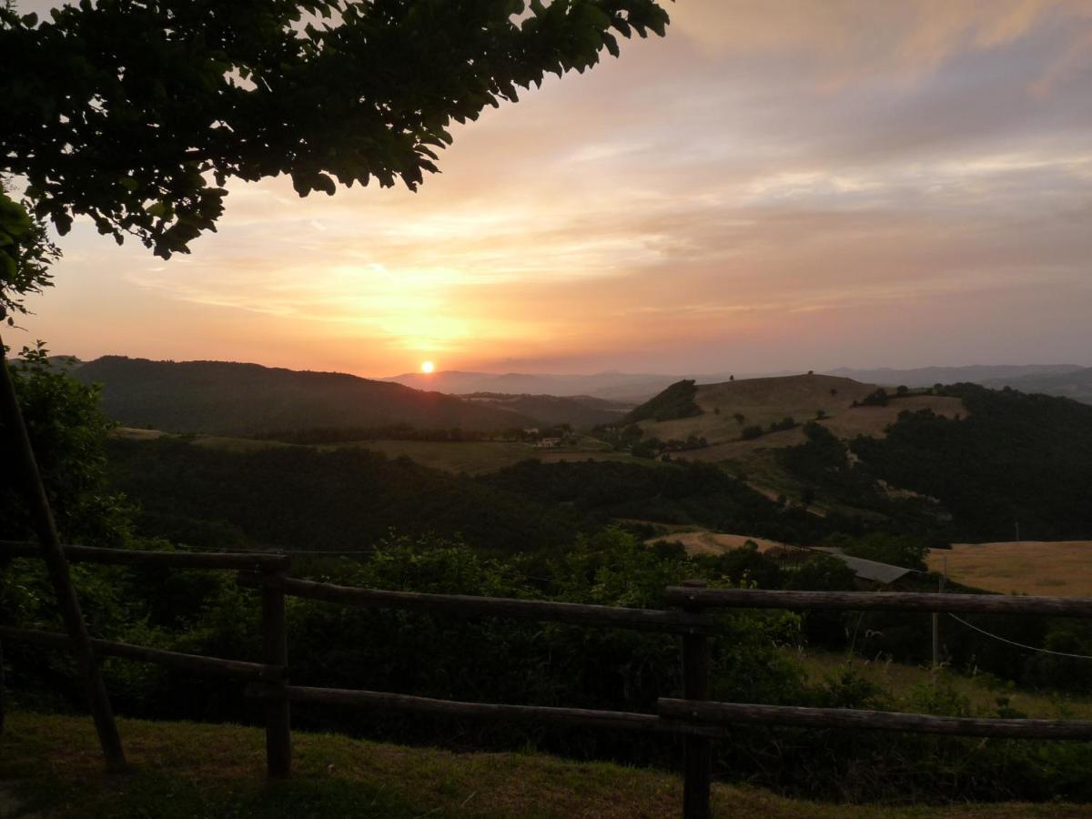 Agriturismo Girolomoni - Locanda Isola del Piano Екстер'єр фото