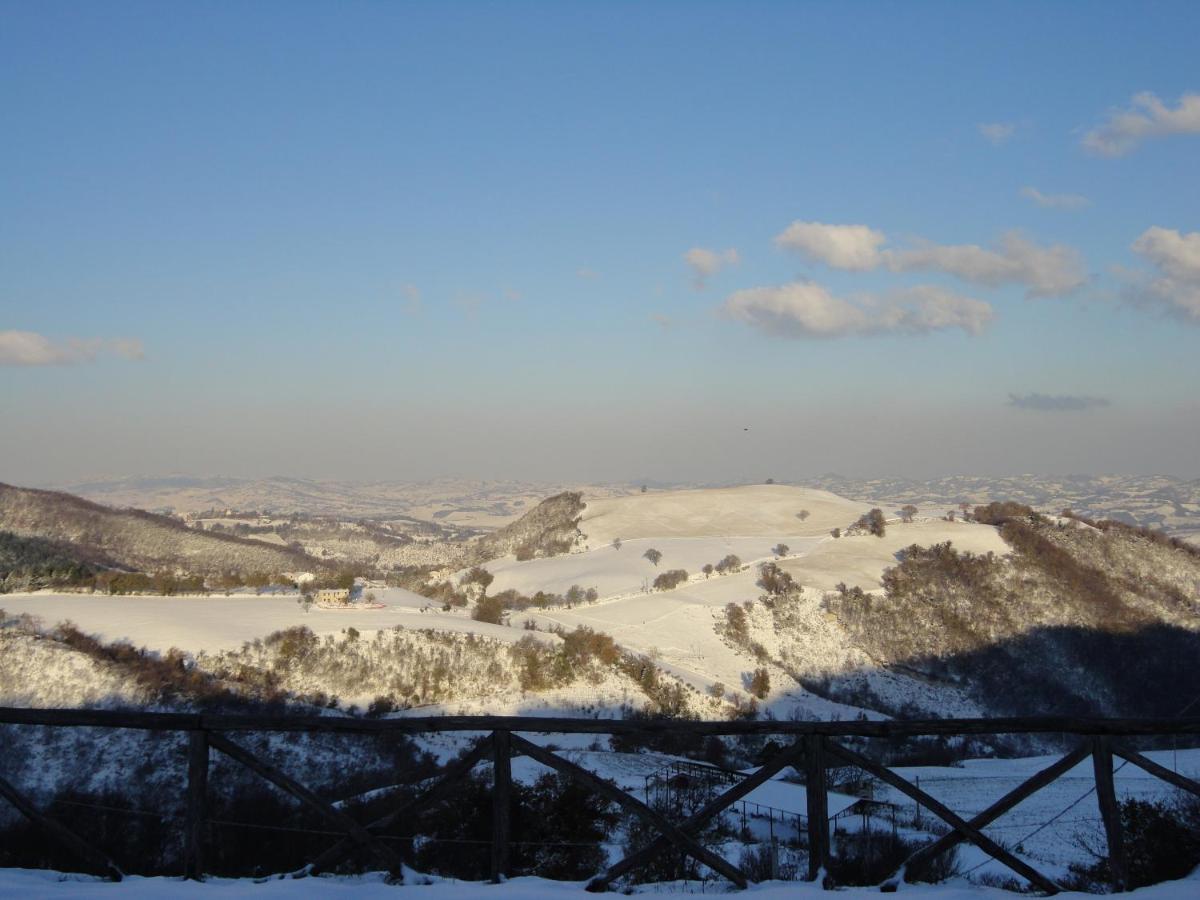 Agriturismo Girolomoni - Locanda Isola del Piano Екстер'єр фото